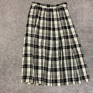Miss Pendleton vintage black and off white plaid wool skirt